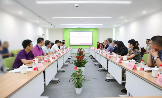 美國醫(yī)療專家走進(jìn)西安國際醫(yī)學(xué)中心，開展國際醫(yī)療合作