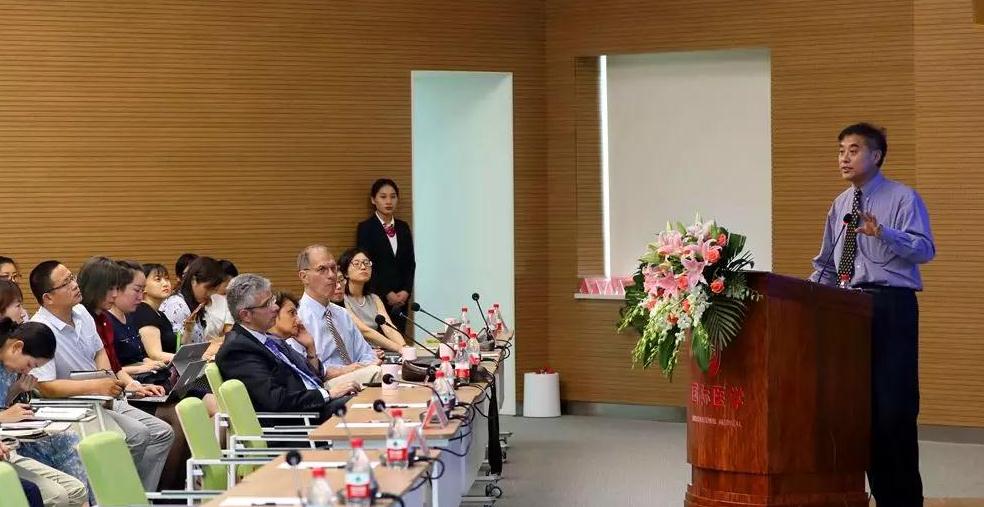 美國(guó)醫(yī)療專(zhuān)家走進(jìn)西安國(guó)際醫(yī)學(xué)中心，開(kāi)展國(guó)際醫(yī)療合作