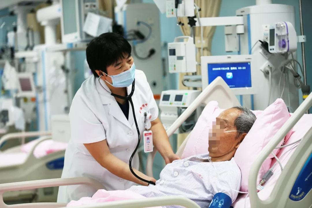 三秦網(wǎng)報(bào)道—直擊與死神賽跑的西安國(guó)際醫(yī)學(xué)中心醫(yī)院重癥醫(yī)學(xué)科