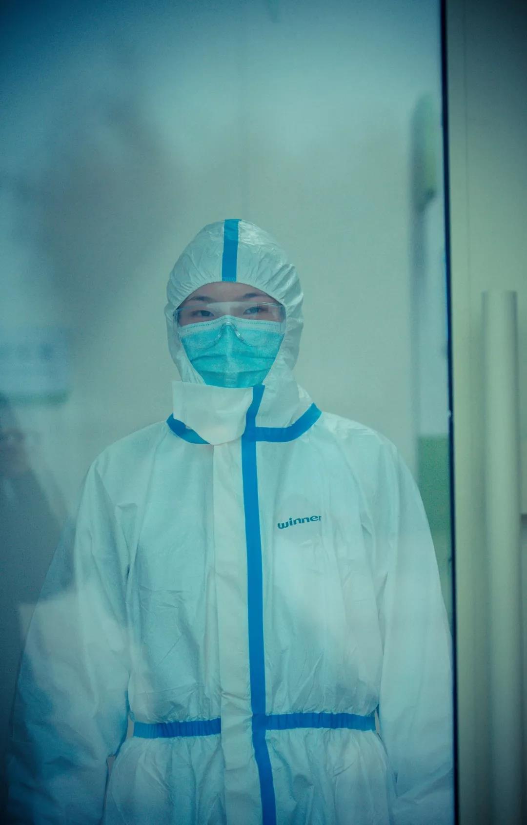 中新社陜西-——“媽，不能和您一起過年，我報(bào)名去武漢！”