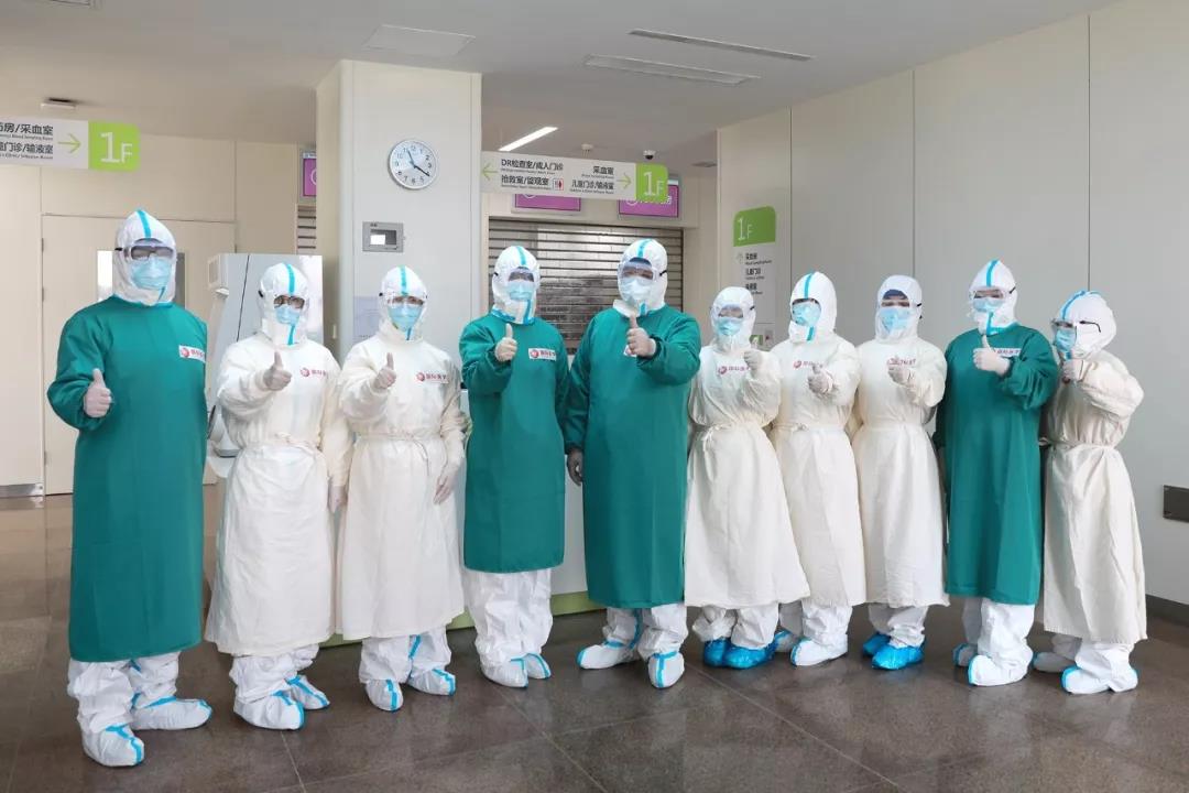 今日頭條——大年三十，一位護(hù)士對媽媽說她要去武漢