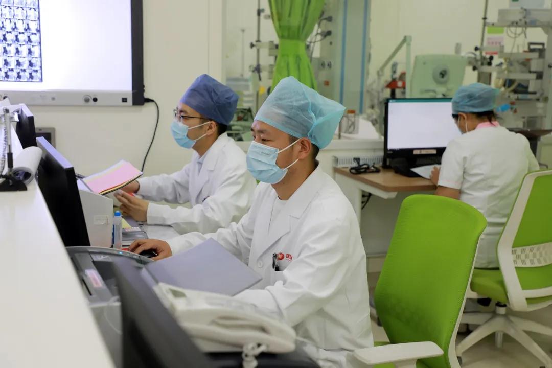 五一勞動節(jié) 有這樣一群人描繪最美敬業(yè)福！