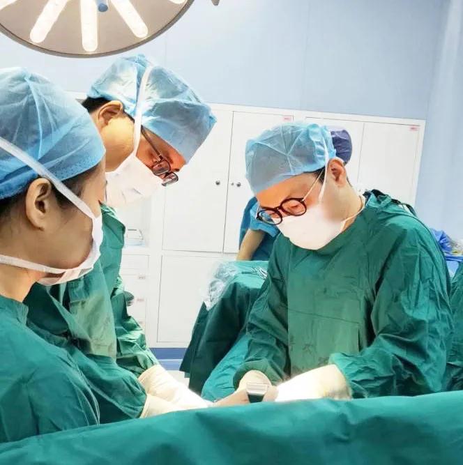 消化外科二病區(qū)成功救治88歲雙側腹股溝疝患者