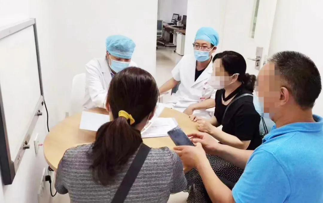 險(xiǎn)！桃核卡在氣道上  這個(gè)急救方法你得掌握