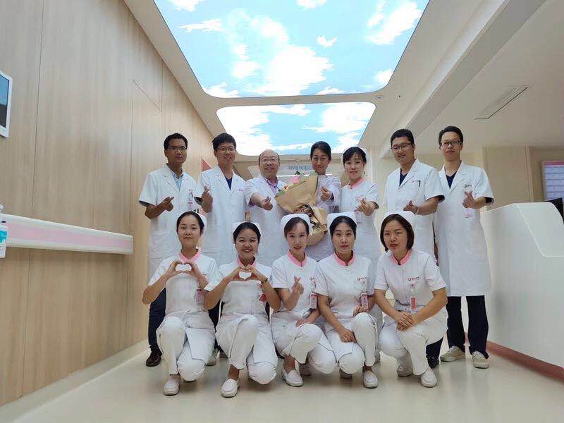 這個(gè)國(guó)慶，西安國(guó)際醫(yī)學(xué)中心人用守護(hù)向祖國(guó)深情表白