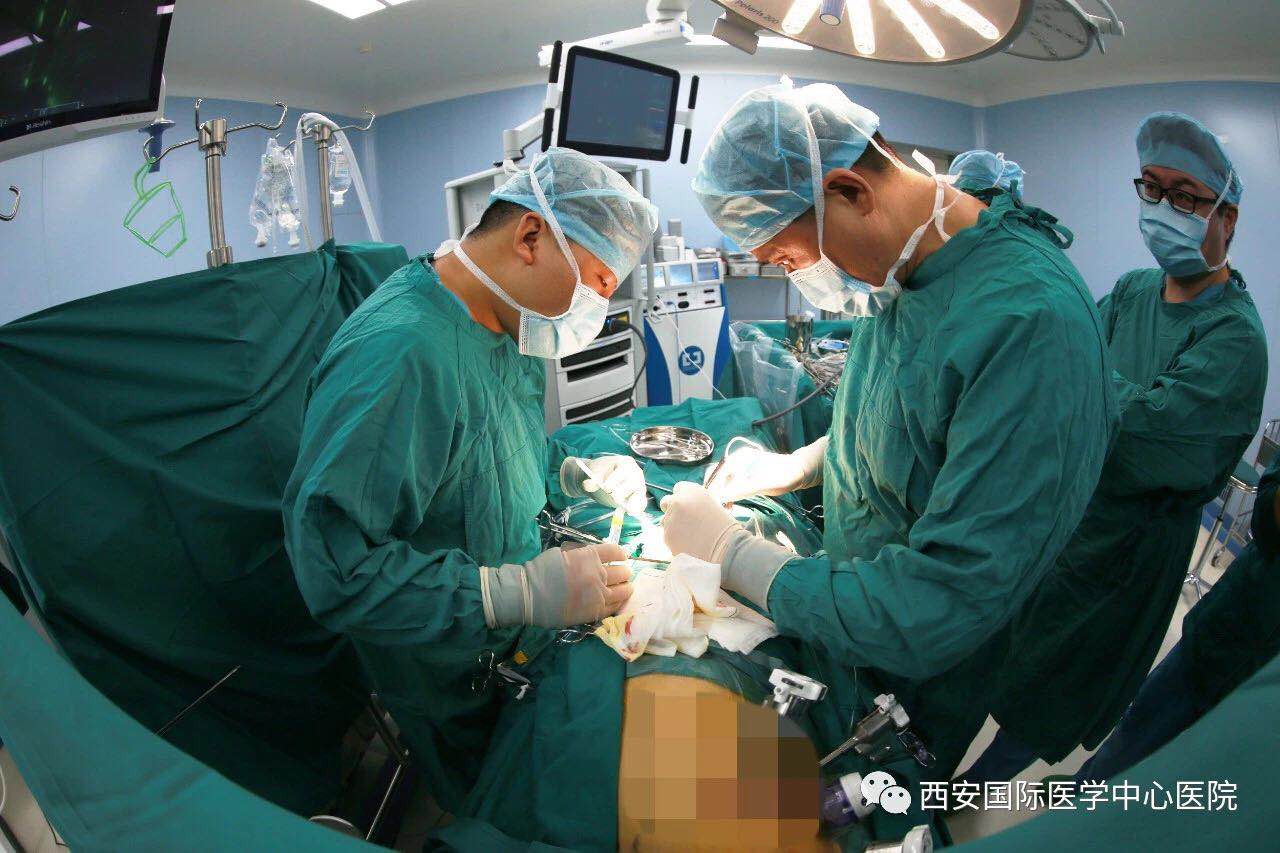 重磅！我院成功完成西北首例四代達(dá)芬奇機(jī)器人輔助房間隔缺損修補(bǔ)術(shù)