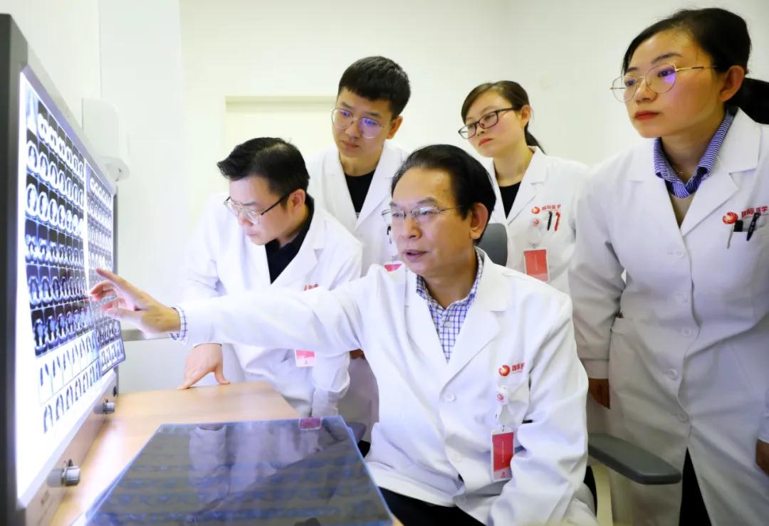 二三里醫(yī)療—南克?。鹤尰颊哂凶饑?yán)的生活