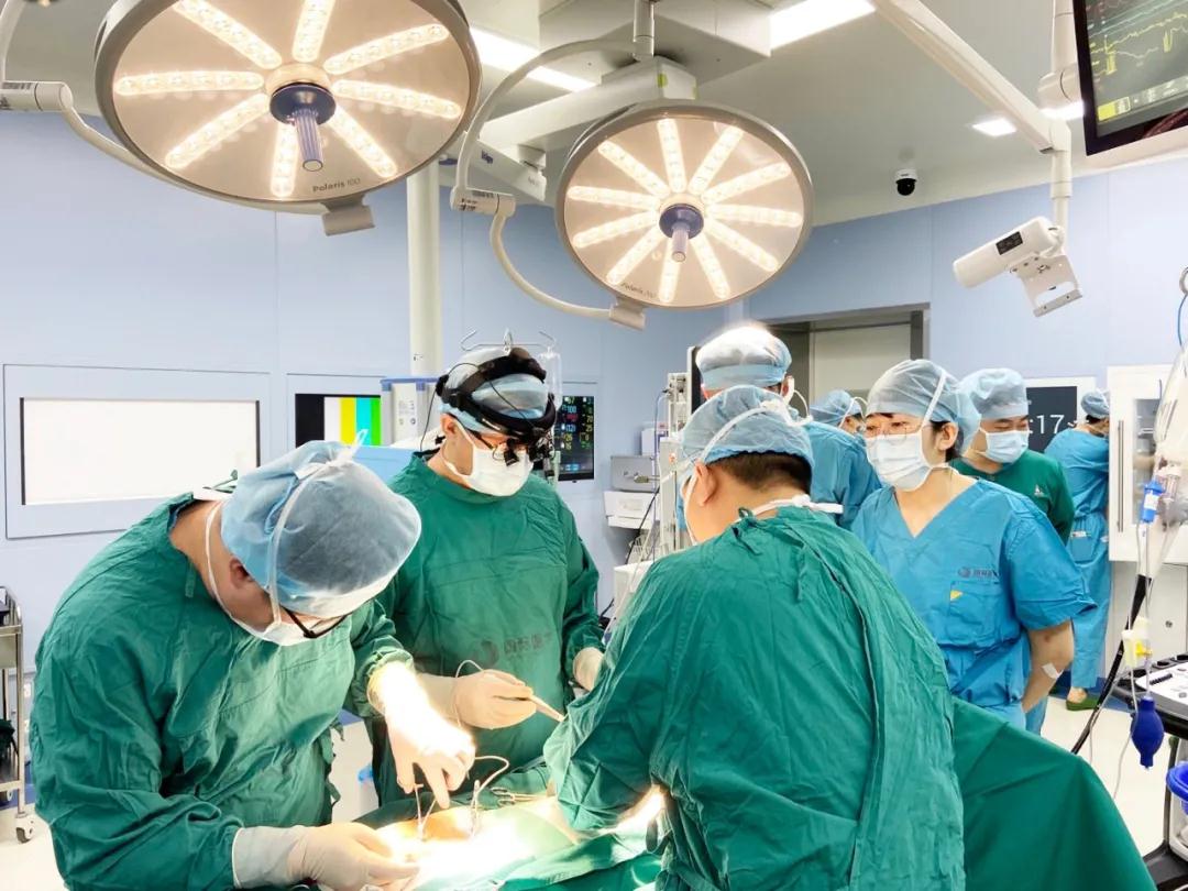 媽媽別害怕，我一直在您身邊——心臟外科又一臺(tái)達(dá)芬奇機(jī)器人二尖瓣置換術(shù)順利完成