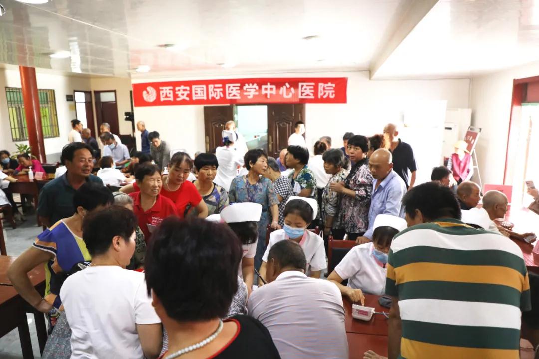 “施天使之愛，佑百姓健康”系列公益義診——走進綠地社區(qū)