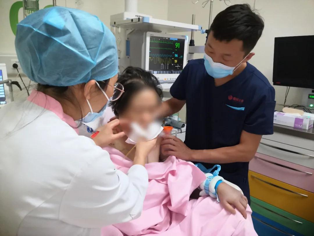 用心呵護|急救中心救治76歲心臟驟?；颊?>
				             </a>
                <div   id=