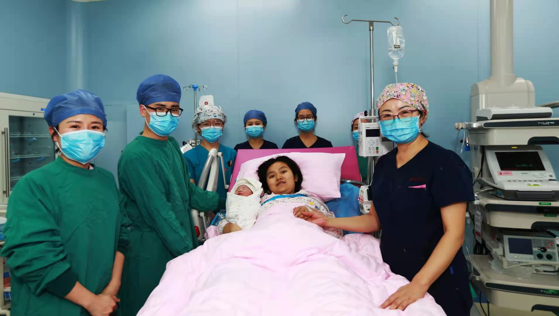 原點(diǎn)新聞—迎新春，西安國(guó)際醫(yī)學(xué)中心醫(yī)院第一個(gè)“金牛寶寶”來(lái)啦！