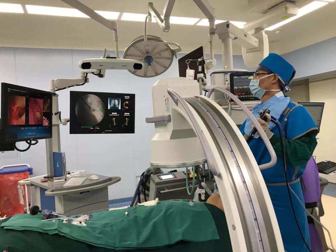 歐陽海峰團隊首次聯(lián)合rEBUS+C臂透視影像+DynaCT技術(shù)精準定位肺結(jié)節(jié)