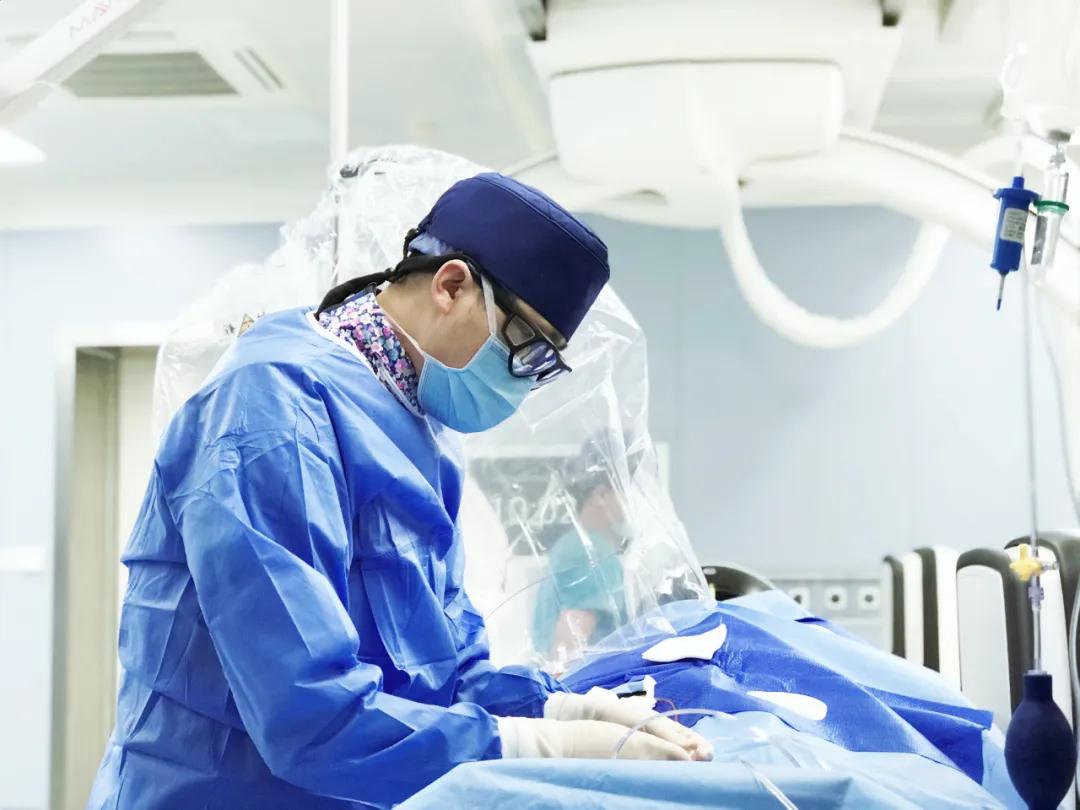 化險為夷！腦科醫(yī)生巧拆顱內(nèi)“不定時炸彈”