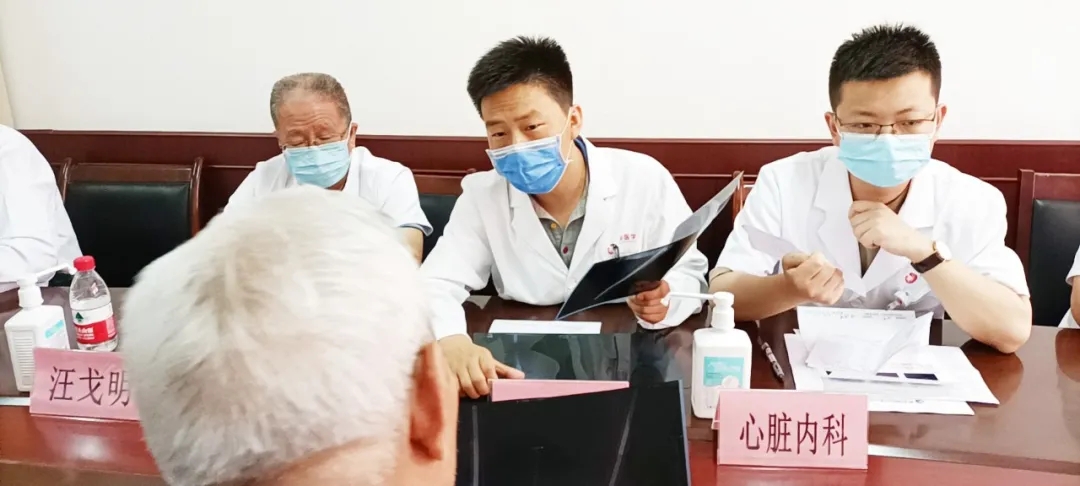 西安國際醫(yī)學(xué)中心醫(yī)院開展“致敬老黨員、老革命”義診活動