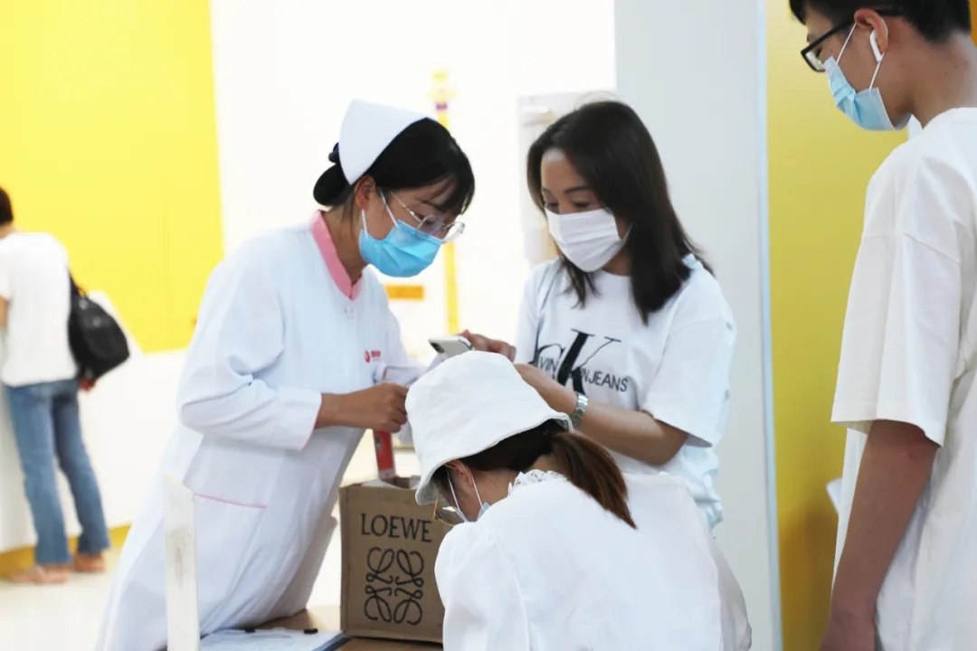 免掛號(hào)費(fèi)、診查費(fèi)，送健康卡……他們紛紛為這項(xiàng)暖心服務(wù)點(diǎn)贊！