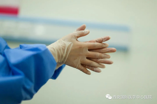 49秒！她的手，已接種了13230人