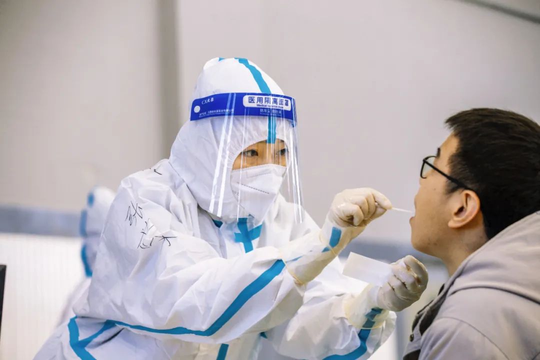 感冒和新冠肺炎有啥不同？