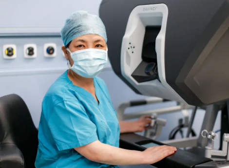 聚力微創(chuàng)無(wú)痕 達(dá)芬奇機(jī)器人助力開展婦科單孔手術(shù)