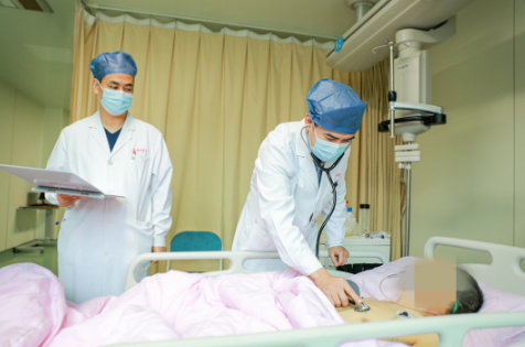 險！心臟驟停3分鐘 三科室上演教科書式急救接力