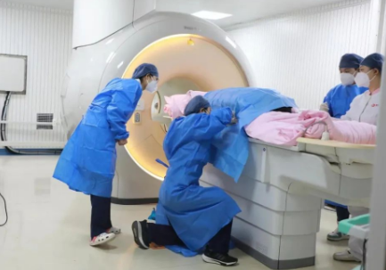 媒體聚焦|“學(xué)習(xí)強國”報道“跪地女醫(yī)生”陳寶瑩的感人故事