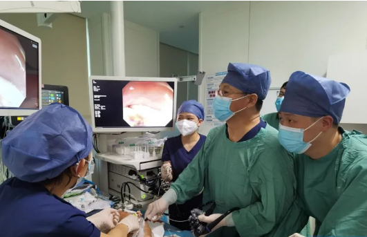 吃雞有風險！多學科聯(lián)手為71歲老人清除“刺客”