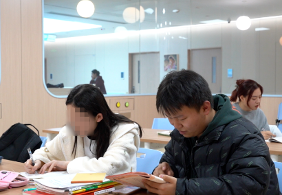 治療、學(xué)習(xí)兩不誤！病房里開(kāi)啟了“小課堂”