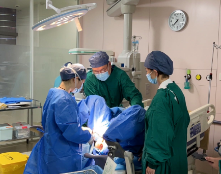 孕期規(guī)范管理，分娩精心接生，30歲產(chǎn)婦順產(chǎn)雙胞胎