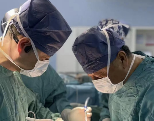 這臺手術，只有他......