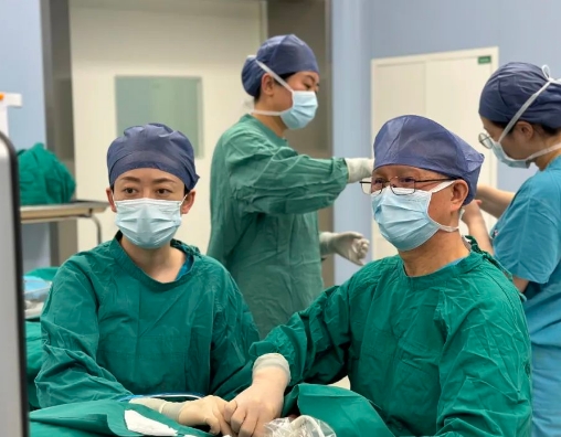 3800公里求醫(yī)路，她終于在這里“針”到病除