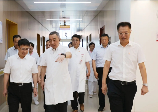 醫(yī)師節(jié)快樂(lè)！西北大學(xué)校長(zhǎng)孫慶偉一行來(lái)院慰問(wèn)