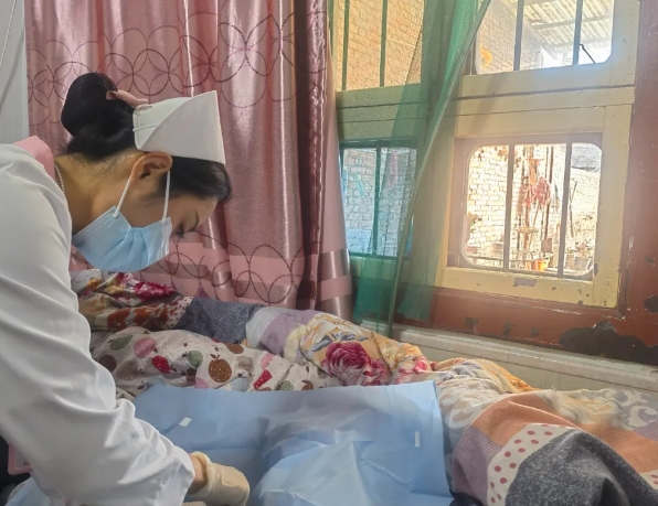 護理到家，愛不掉線—— “互聯(lián)網(wǎng)+護理上門”服務打造24小時溫馨守護！