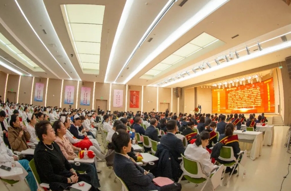 接續(xù)奮斗啟新篇！這場總結(jié)表彰大會奮進感滿滿