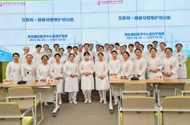 互聯(lián)網(wǎng)+護(hù)理上門(mén)：線上咨詢(xún)解難題，專(zhuān)科護(hù)士服務(wù)到家