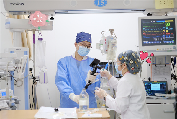 身心同救！重癥病房里的“祛病”與“醫(yī)心”