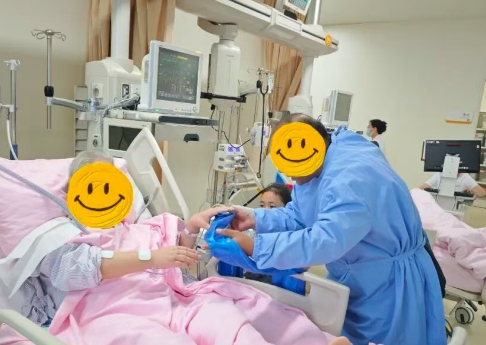 重癥病房里的“爺孫情”：沒有血緣，卻有生命之交