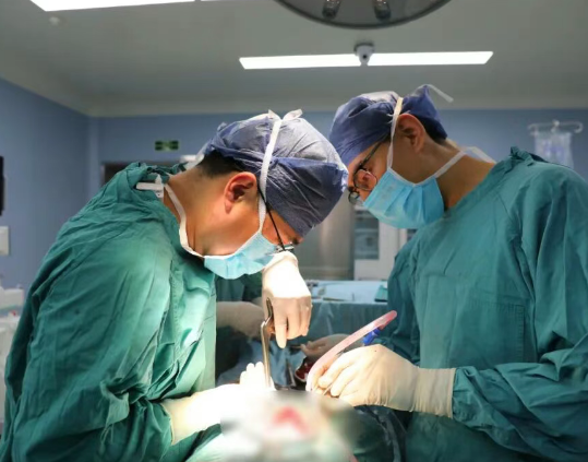 腰痛腿麻，是癌轉(zhuǎn)移？專家一查：竟是比轉(zhuǎn)移更罕見的“元兇”